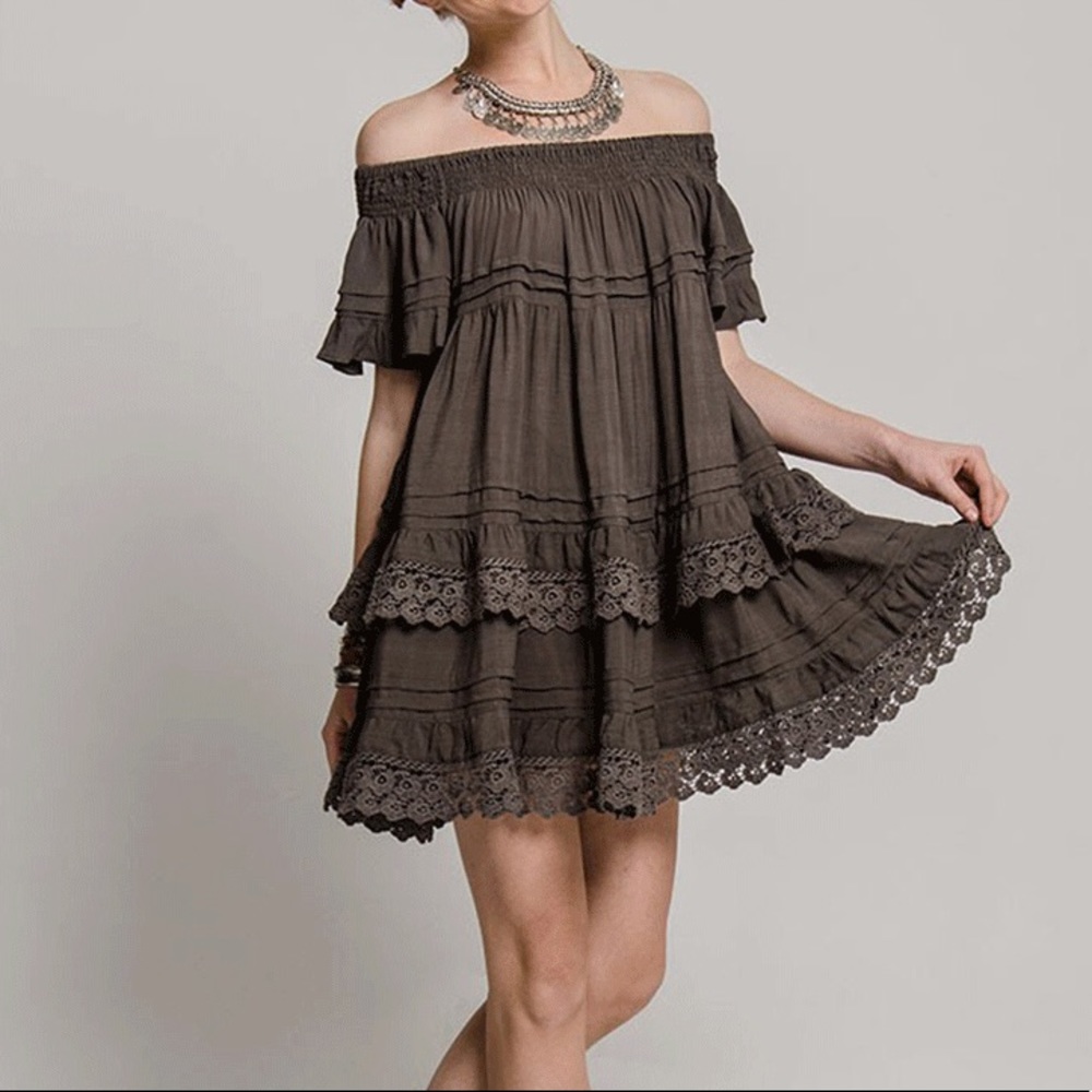 Muche et Muchette off the should dress